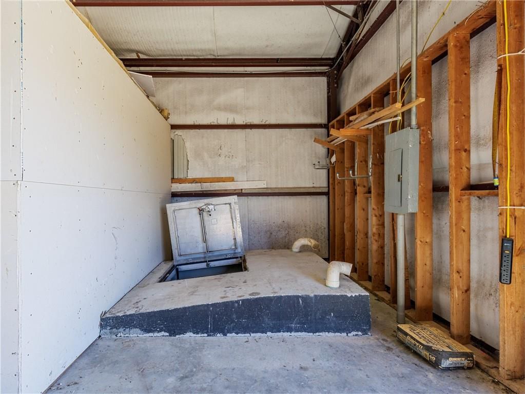 8823 NE OO Highway — photo 23