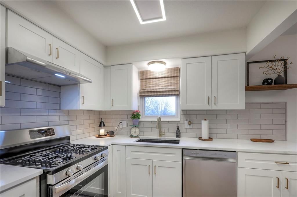 412 Allen Street — photo 9