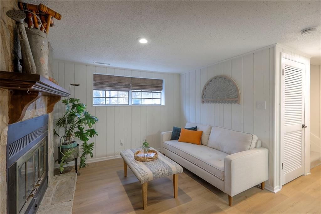 412 Allen Street — photo 17