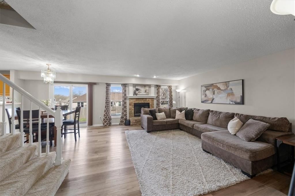 1528 W Romany Court — photo 3