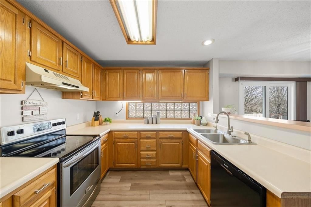 1528 W Romany Court — photo 10