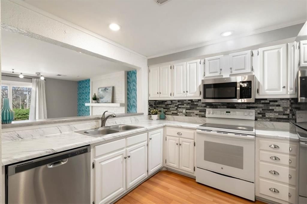 10712 Glenwood Street — photo 5