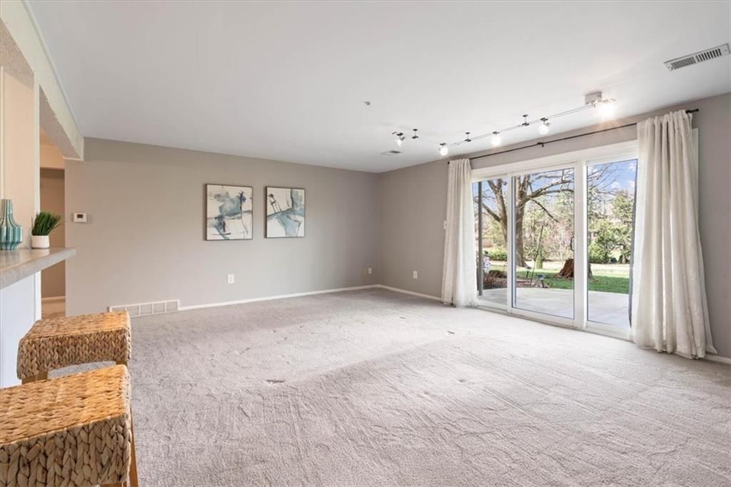 10712 Glenwood Street — photo 9