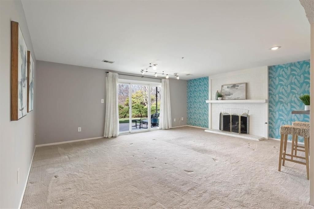 10712 Glenwood Street — photo 10