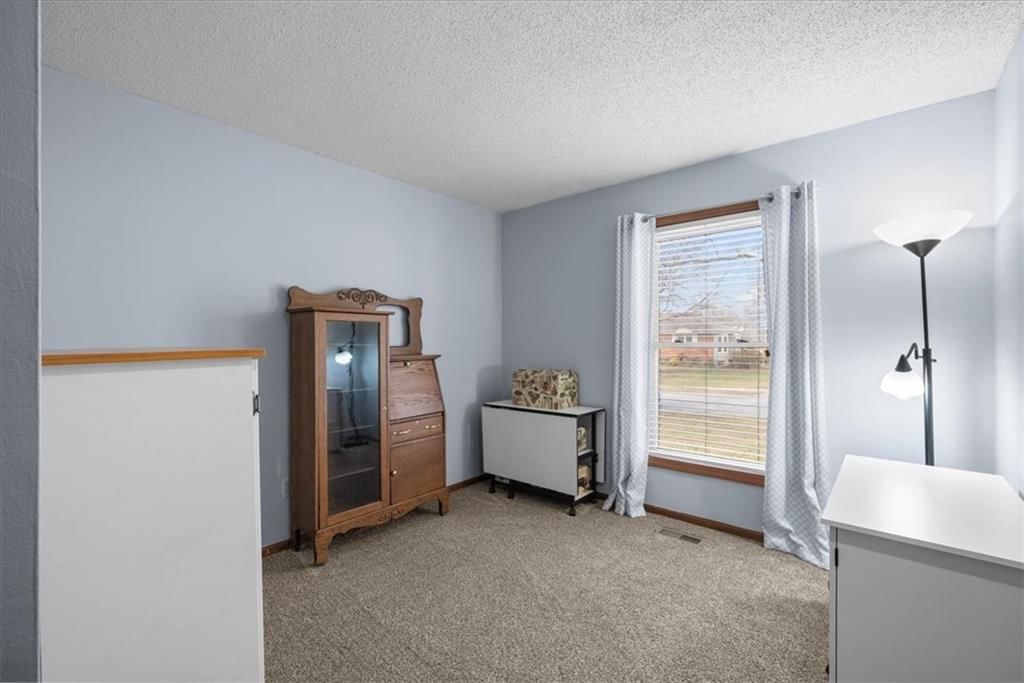 909 E Cothrell Street — photo 16