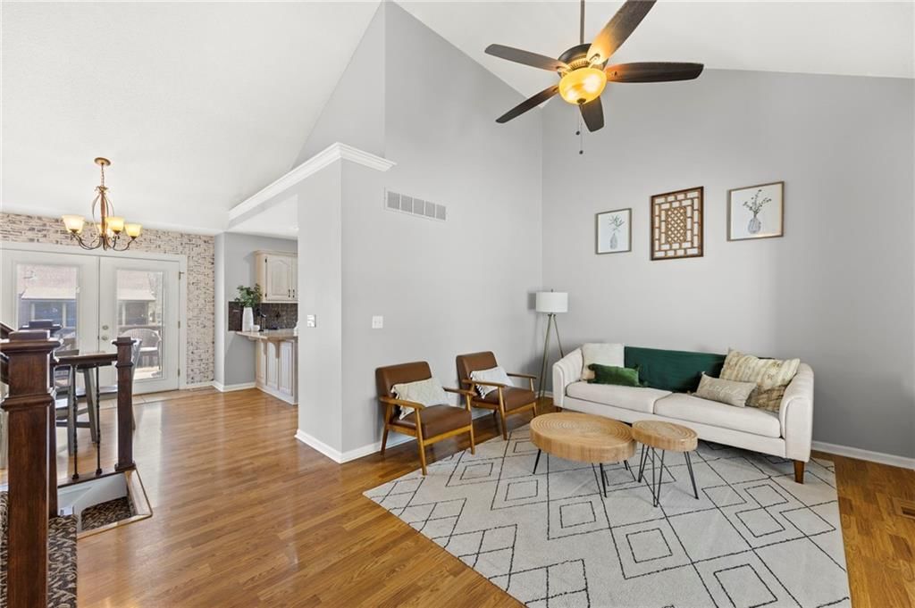 1617 NE AUBURN Drive — photo 4
