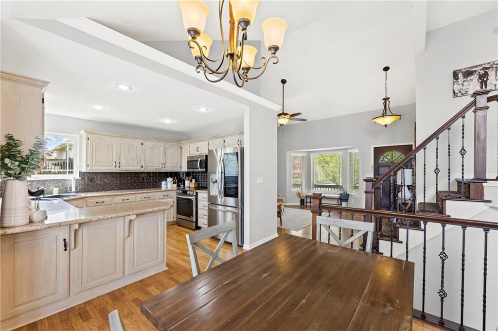 1617 NE AUBURN Drive — photo 10