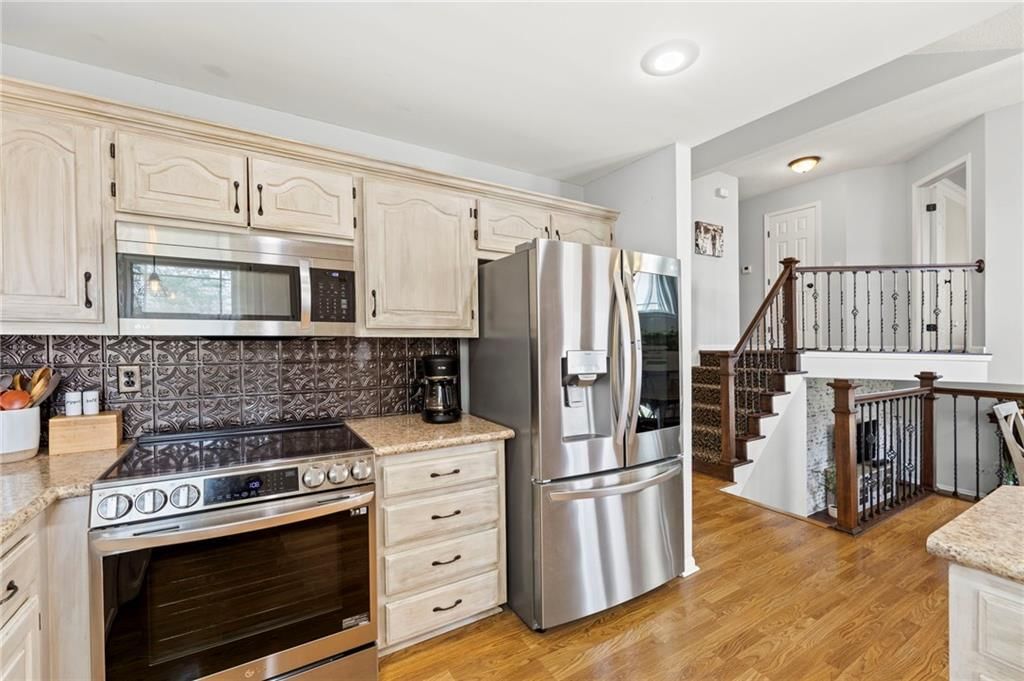 1617 NE AUBURN Drive — photo 13