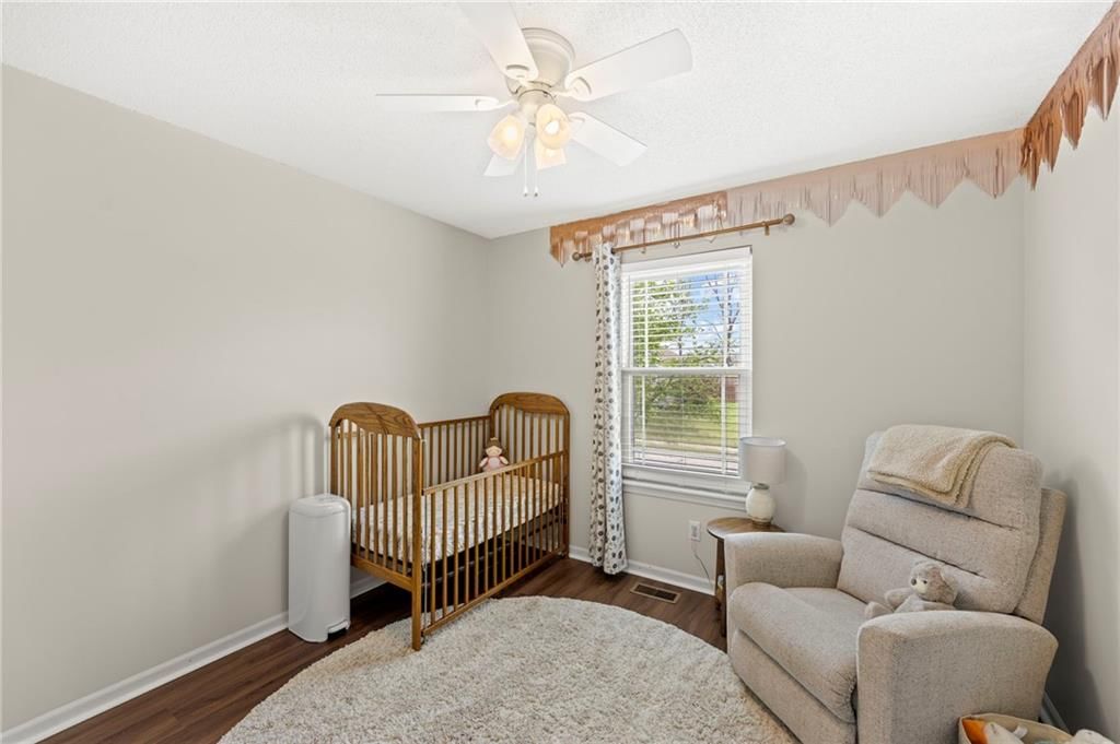 1617 NE AUBURN Drive — photo 23