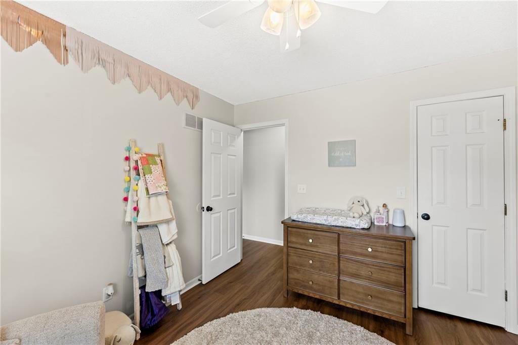 1617 NE AUBURN Drive — photo 24