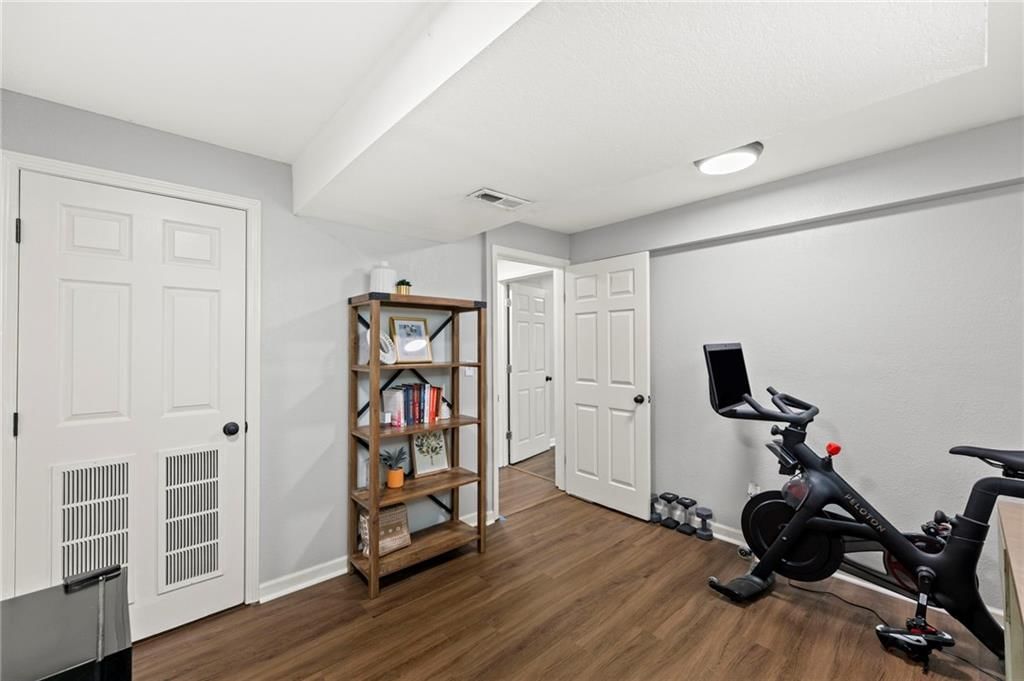 1617 NE AUBURN Drive — photo 28
