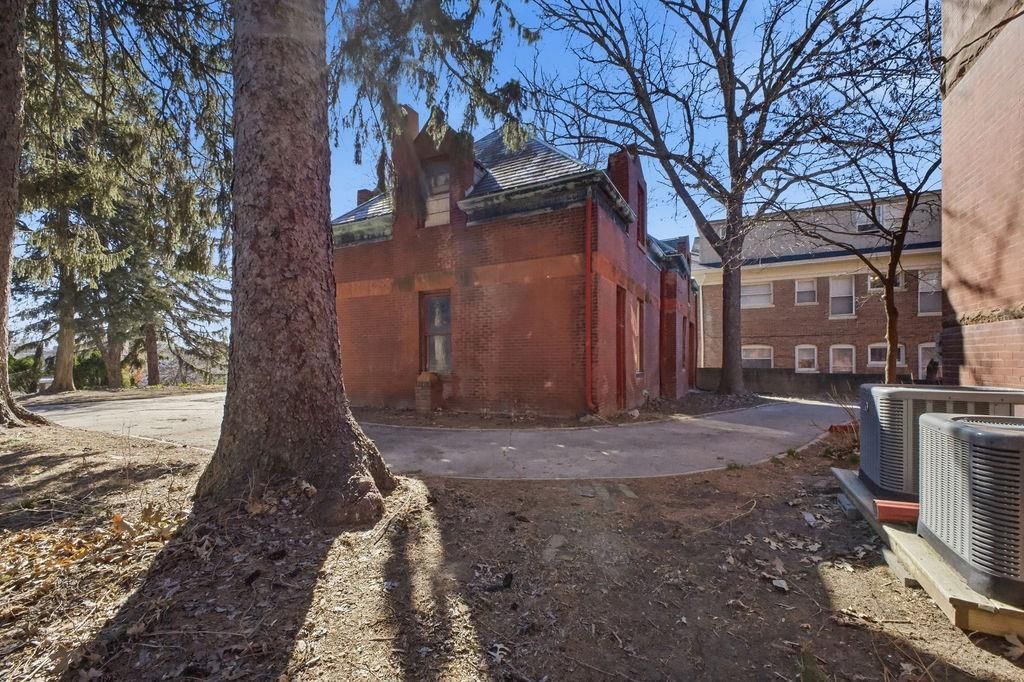 802 Hall Street — photo 8