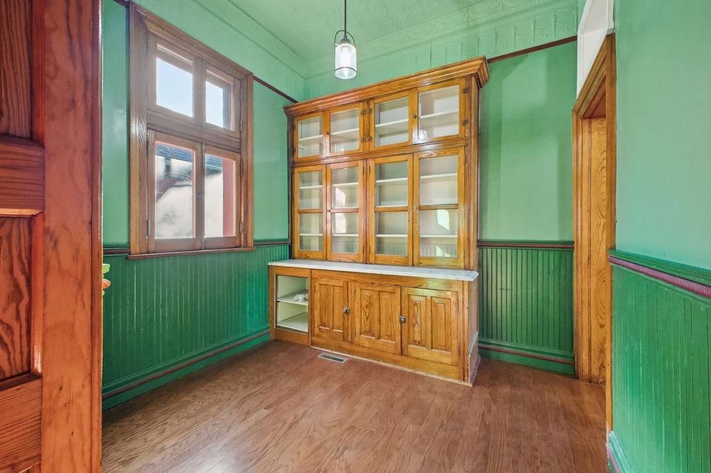 802 Hall Street — photo 46
