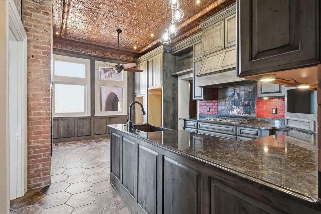 802 Hall Street — photo 48