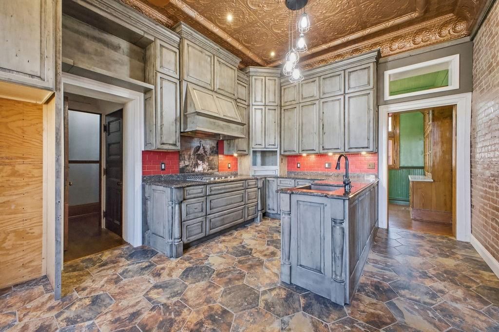 802 Hall Street — photo 49