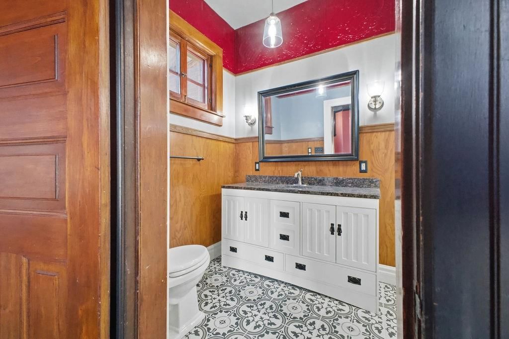 802 Hall Street — photo 74