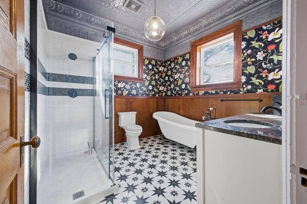 802 Hall Street — photo 84