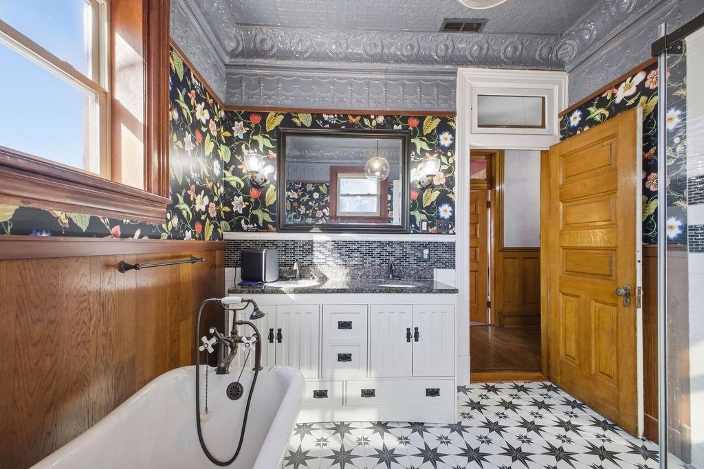 802 Hall Street — photo 86