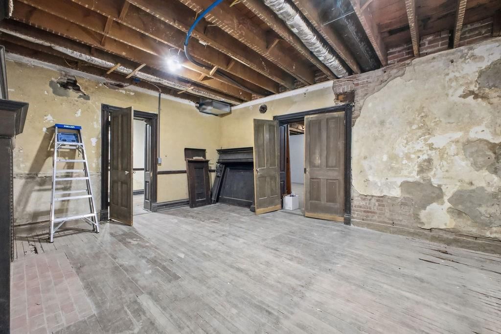 802 Hall Street — photo 94