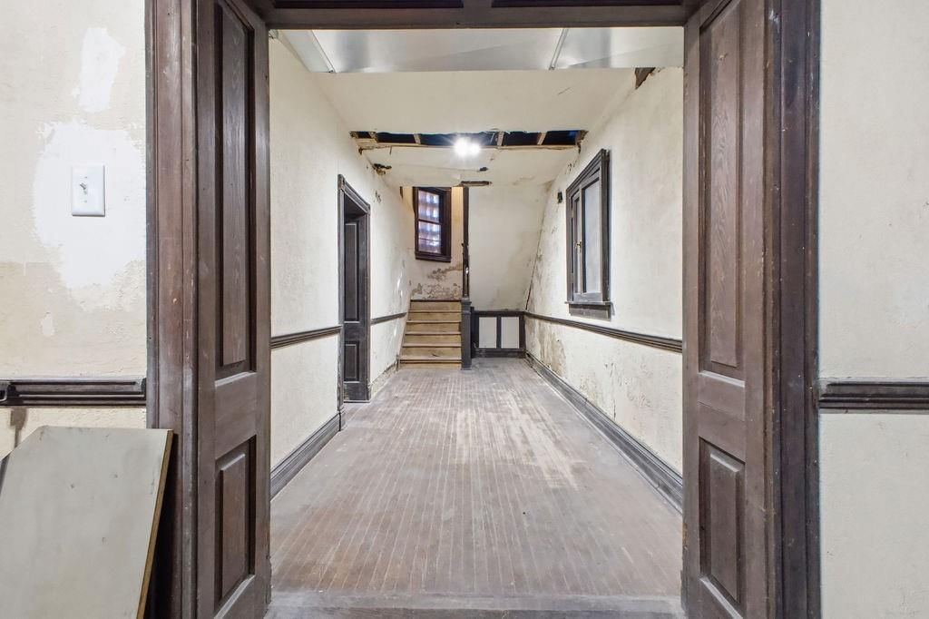 802 Hall Street — photo 95