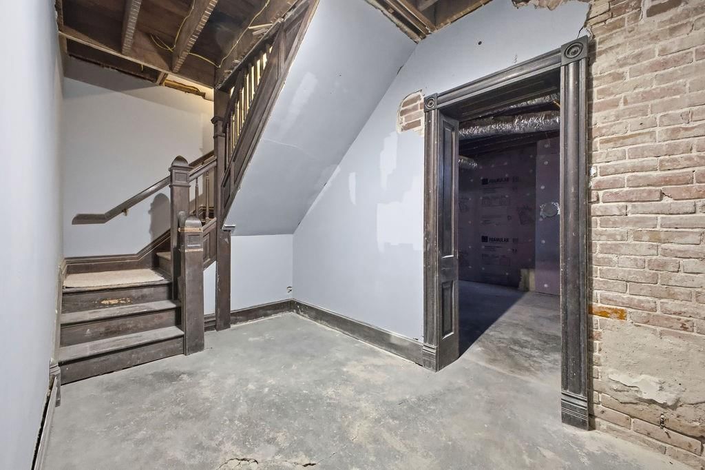 802 Hall Street — photo 96