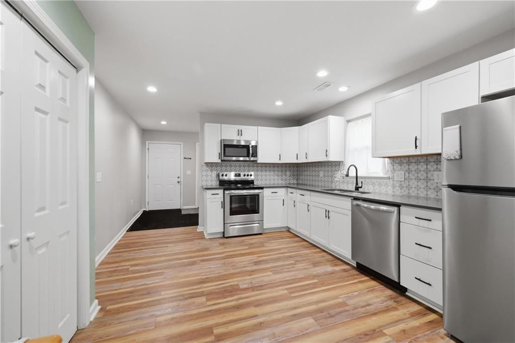 303 W Broadway Street — photo 4
