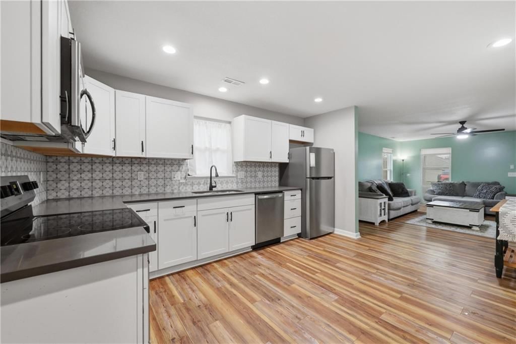 303 W Broadway Street — photo 5