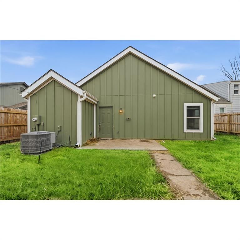 303 W Broadway Street — photo 15