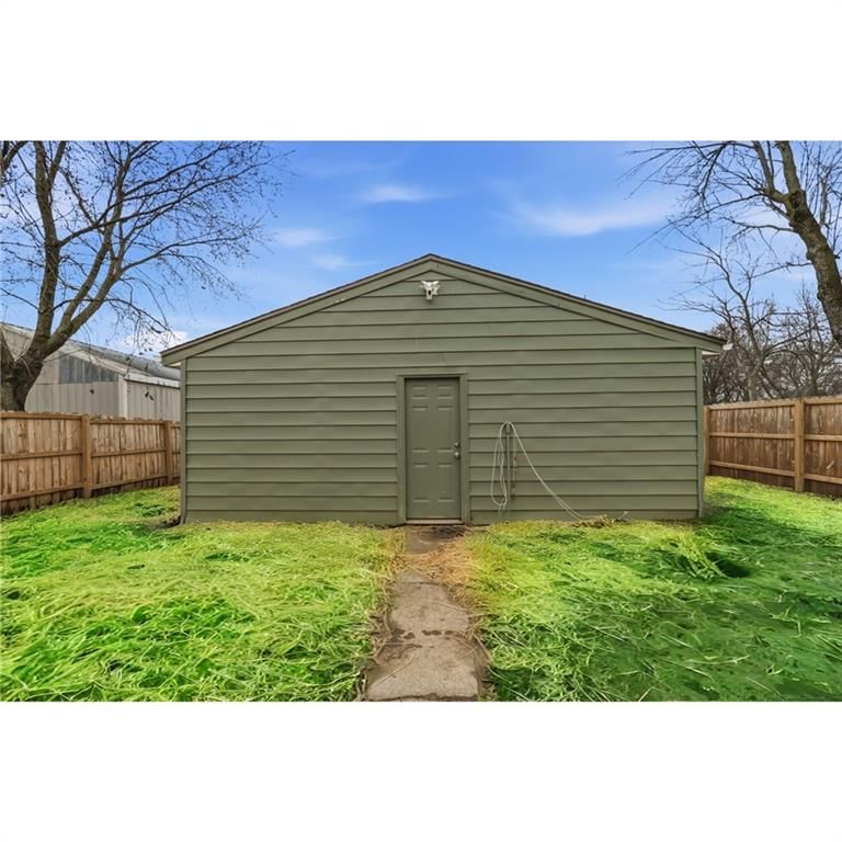 303 W Broadway Street — photo 16