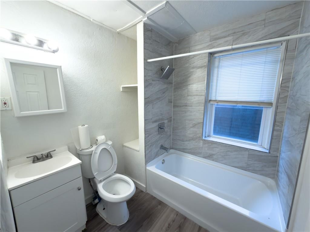 3206 E 11 th Street — photo 11