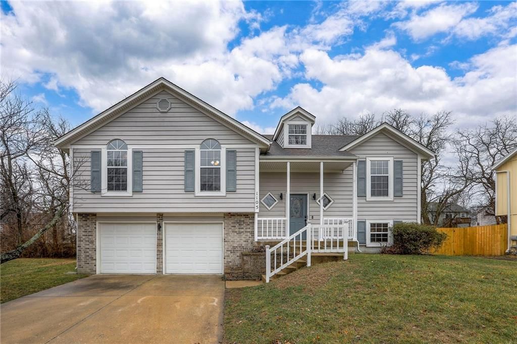 1105 Huntington Lane, Greenwood, MO