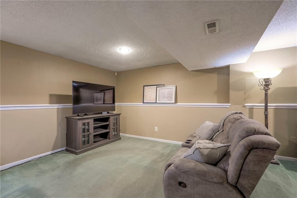 1105 Huntington Lane — photo 27