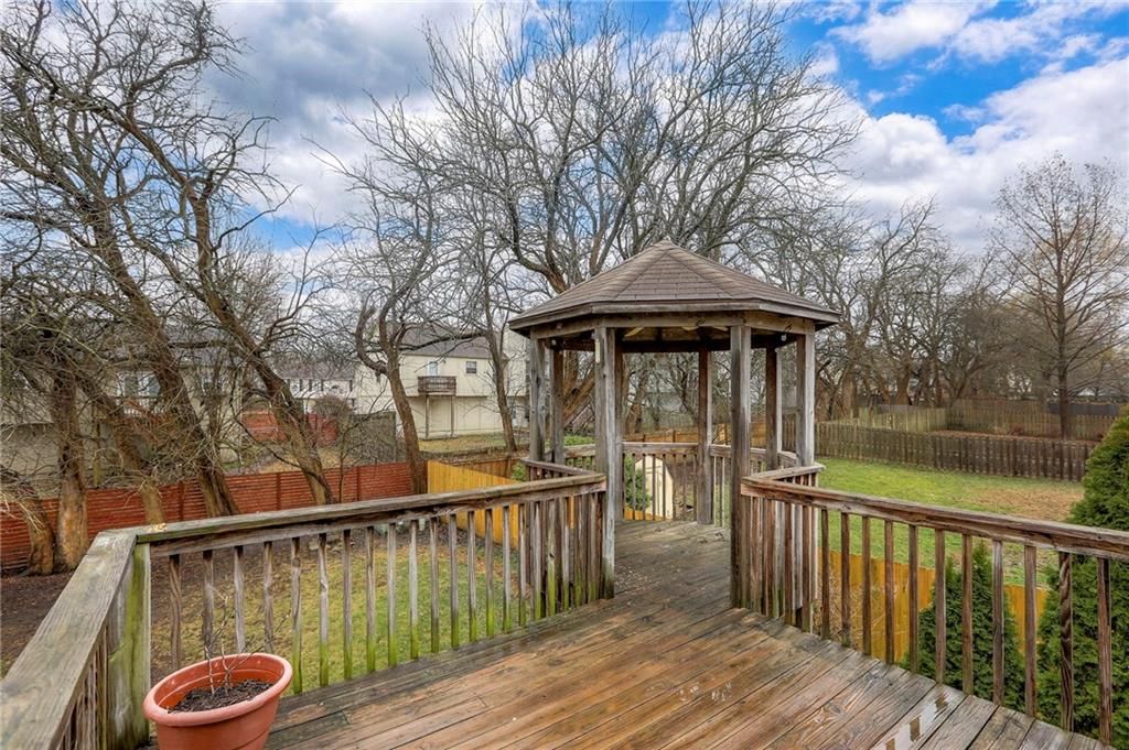1105 Huntington Lane — photo 36
