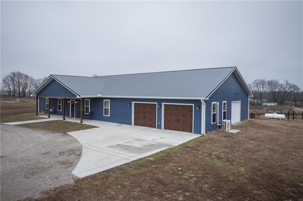 27421 E Blue Mills Road — photo 3
