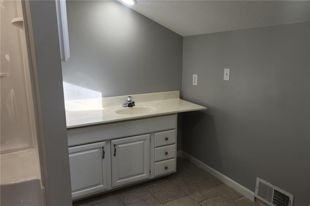 208 Main Street — photo 30