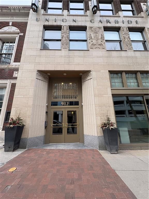 912 Baltimore Avenue — photo 2