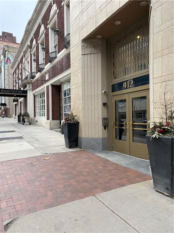 912 Baltimore Avenue — photo 3