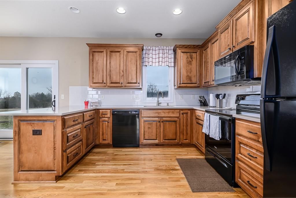 21137 Linwood Road — photo 7