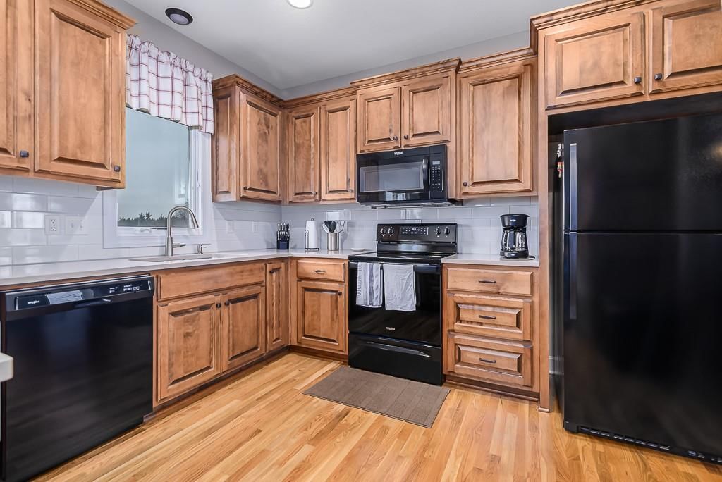 21137 Linwood Road — photo 8