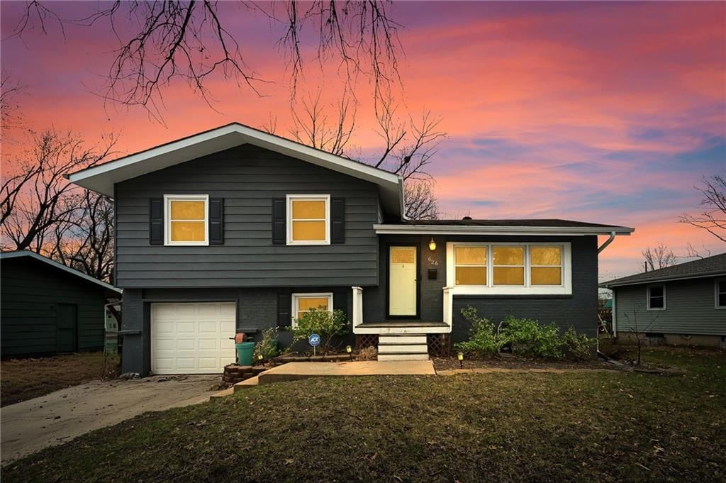 626 NW Kay Drive — photo 2