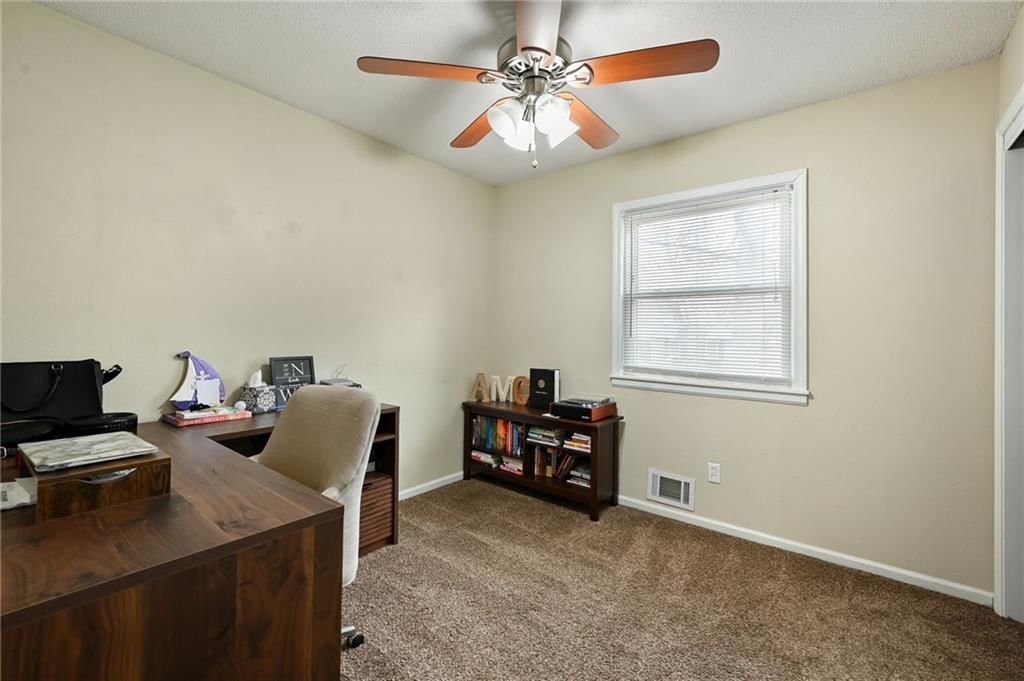 626 NW Kay Drive — photo 17