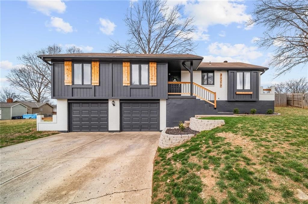 3713 NW Peachwood Court, Blue Springs, MO