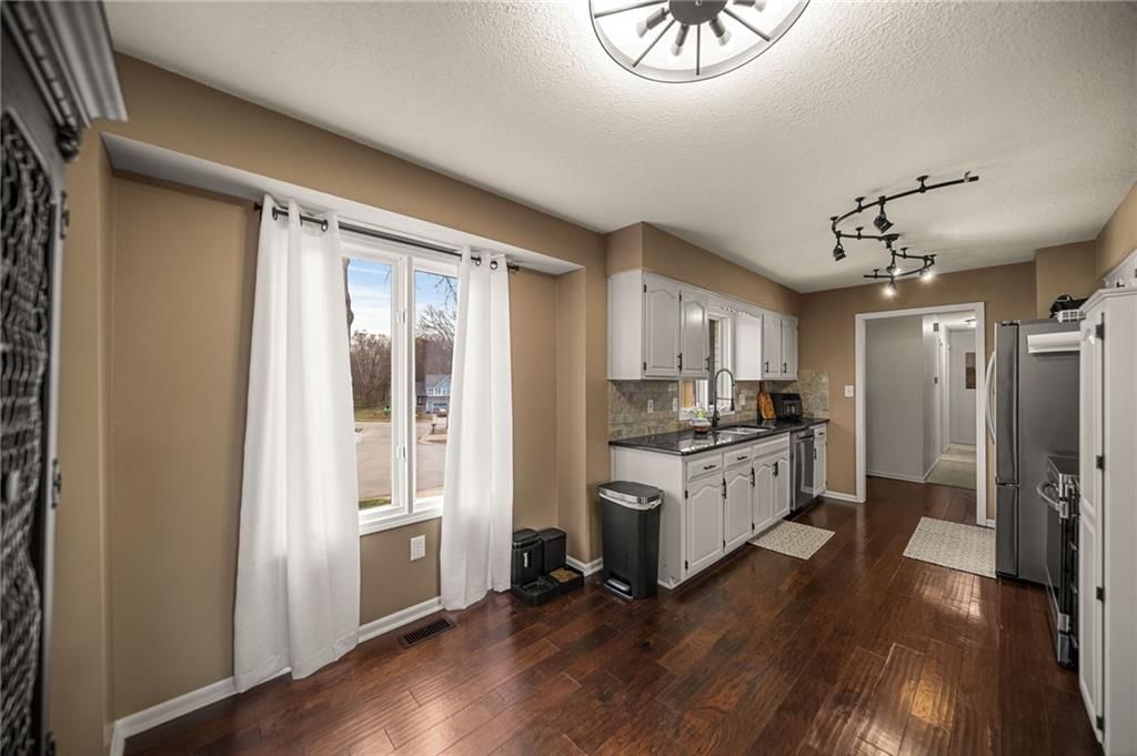 3713 NW Peachwood Court — photo 4