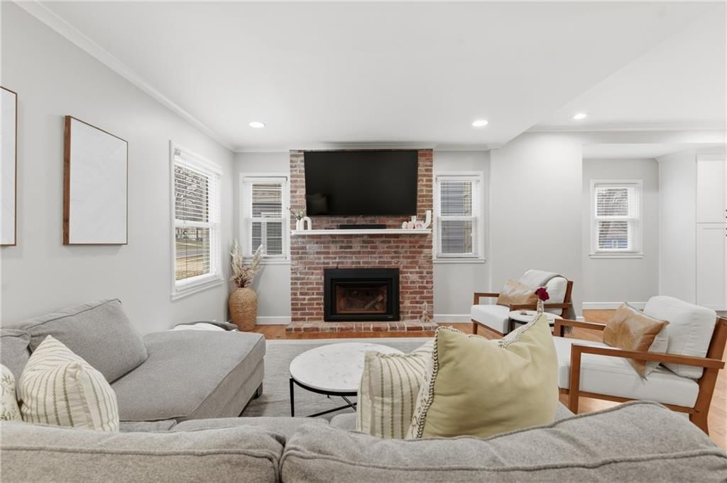 5731 Walmer Street — photo 8