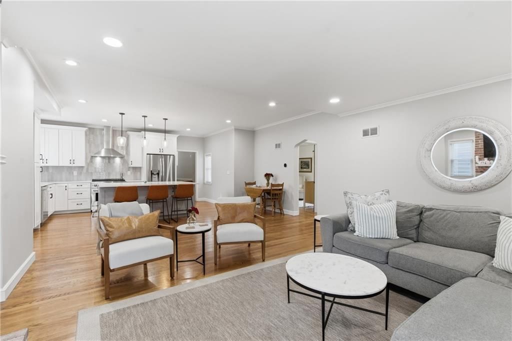 5731 Walmer Street — photo 10