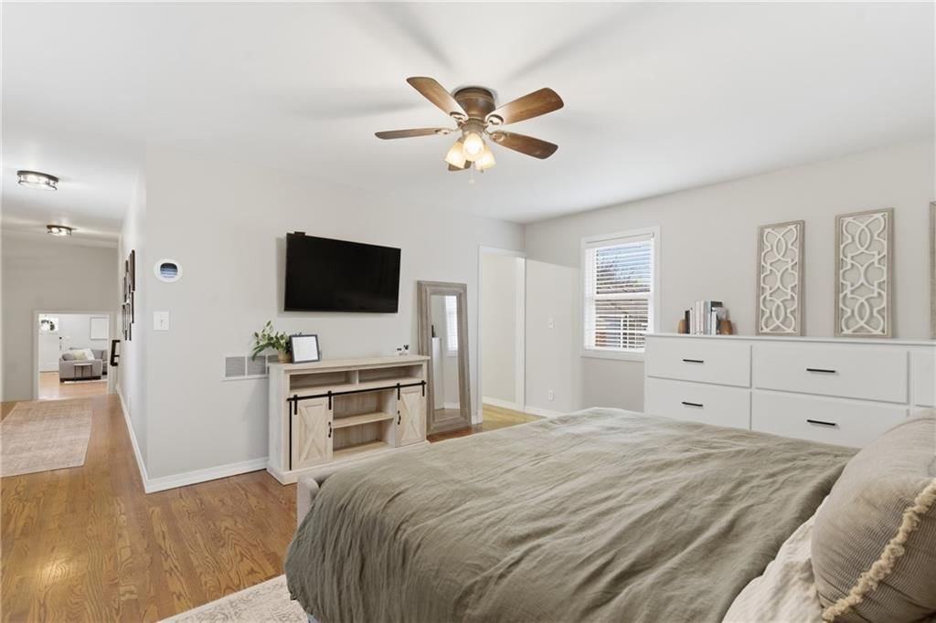 5731 Walmer Street — photo 14