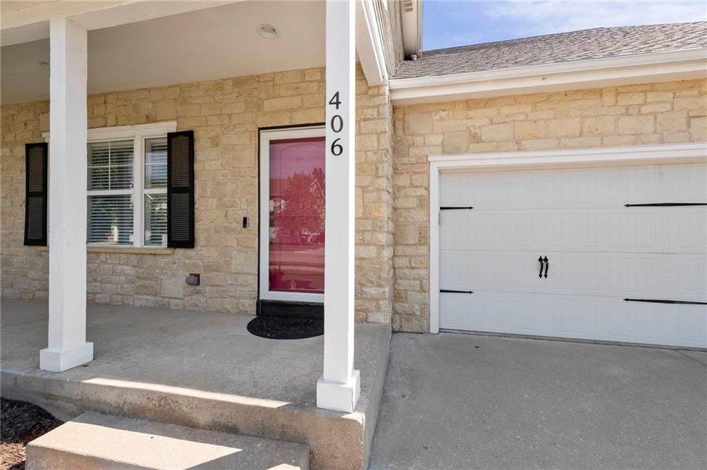 406 N Olivia Avenue — photo 4
