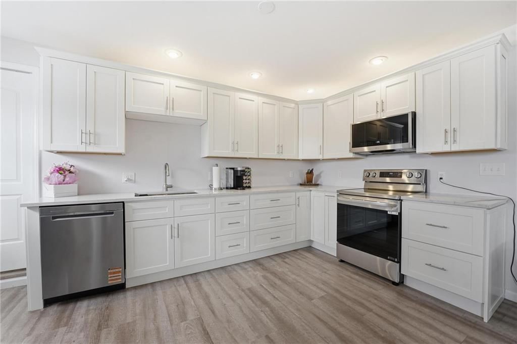 808 E 10th Street — photo 14