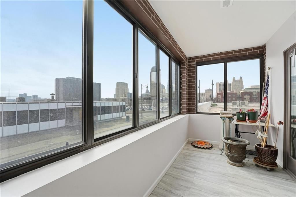 808 E 10th Street — photo 30