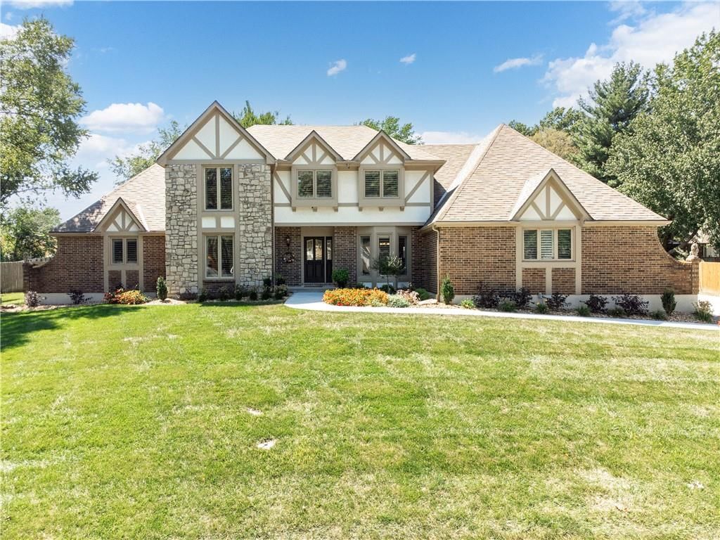 1303 NW Hawk Creek Drive — photo 2